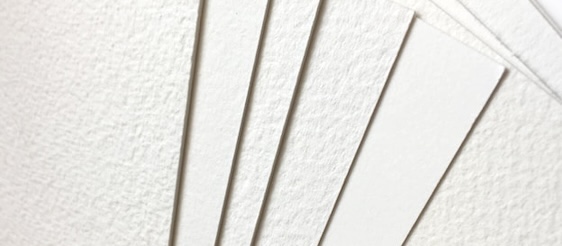 水彩紙の表面拡大　凹凸の違いがわかる写真