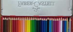 画家マキノロラン所有の水彩色鉛筆「faber castell 36色セット」の画像。
