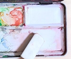 絵の具が染み込んでいたパレットが、プラスチック消しゴムで擦って綺麗になった写真画像
