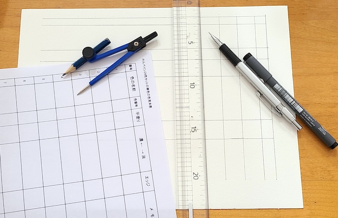 カラーチャートのテンプレートを水彩紙にトレースして、枠線を書く作業工程