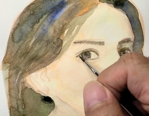 透明水彩で描いている途中の人物の顔アップ