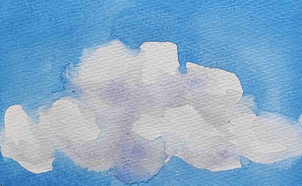 雲の下側に、乾燥直前の絶妙なタイミングでグレーの影を入れている様子