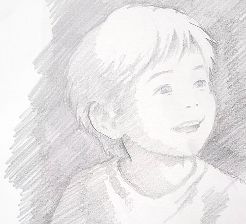 ネガスペースを黒く塗りつぶして立体感を表現した、笑顔の子供の鉛筆スケッチ画